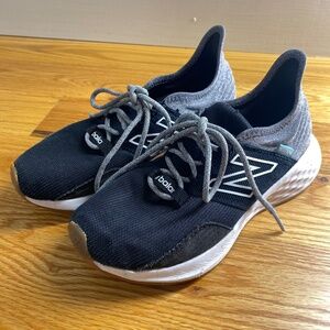 NEW BALANCE RUNNING SHOES SNEAKERS YOUTH 2.5 BLACK AND WHITE
